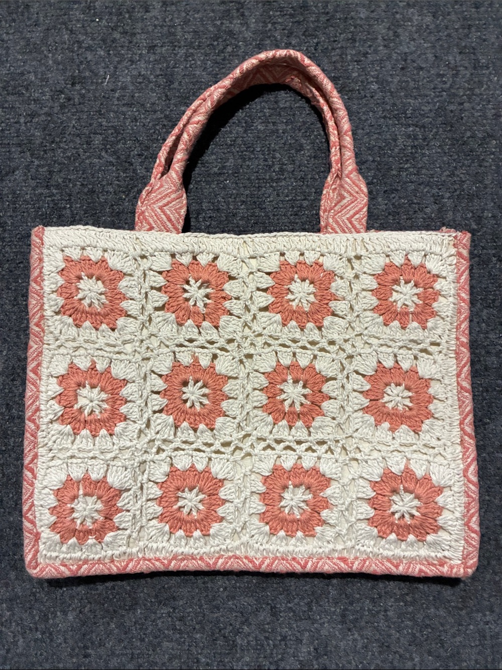 🎈NWOT Handcrafted Crochet Tote Bag in Cream and Coral